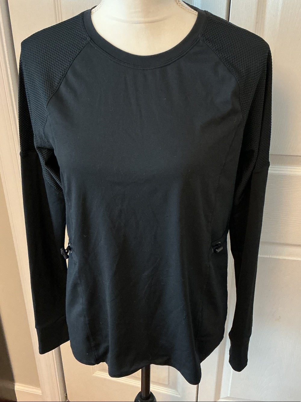 Fabletics Black Long-Sleeve Mesh-Panel Active Top